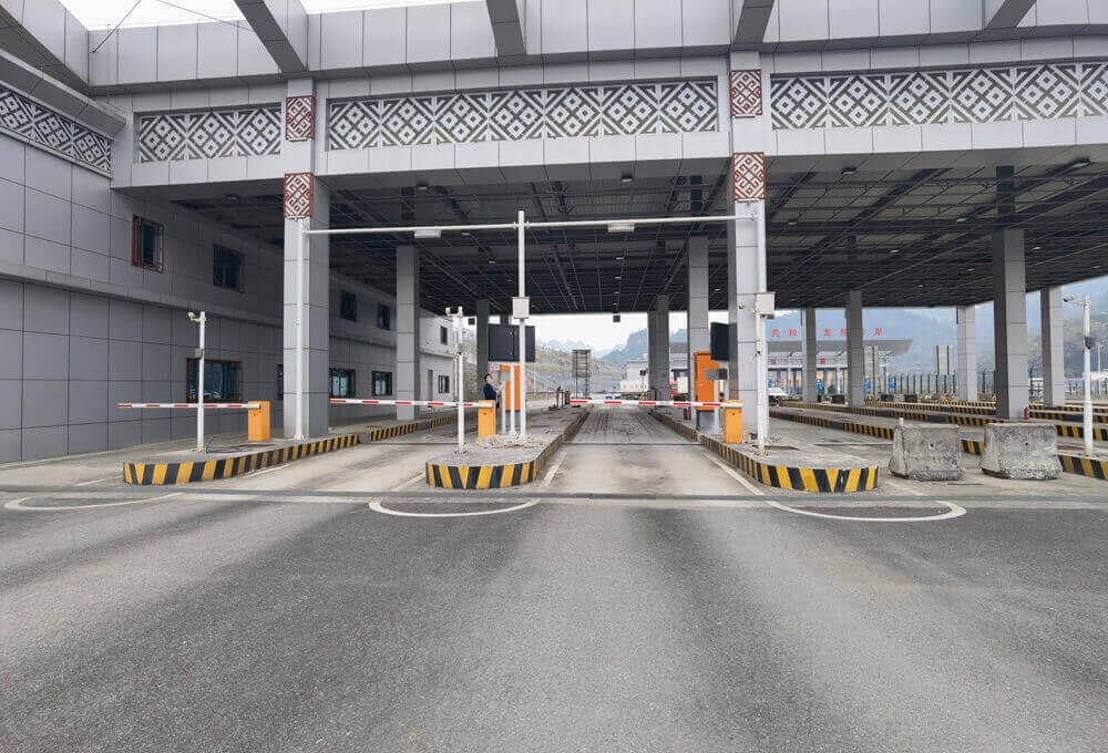 电子通关系统与传统通关方式的主要区别是什么？