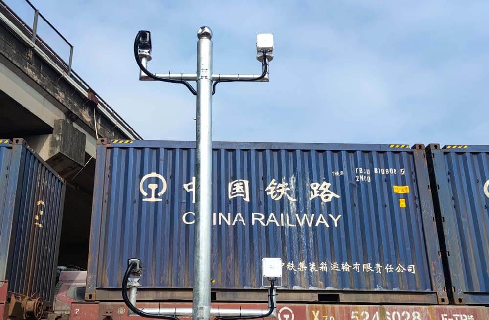 火车车厢信息识别系统在极端天气下如何保证车厢信息识别可靠性？